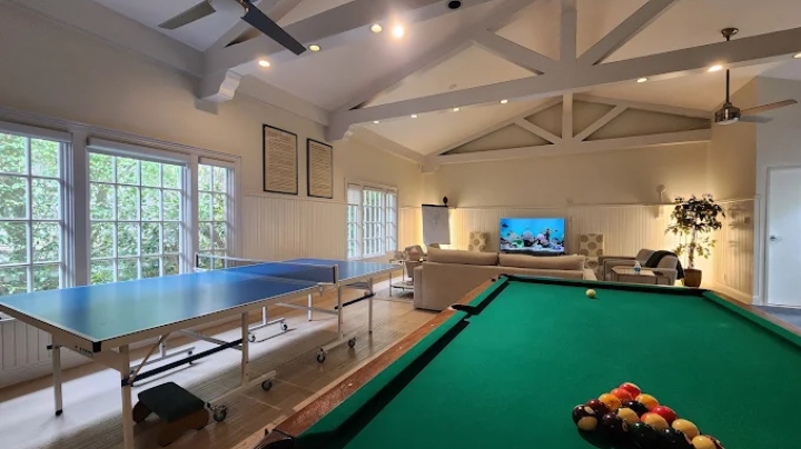 avalon-malibu-indoor-gaming-room