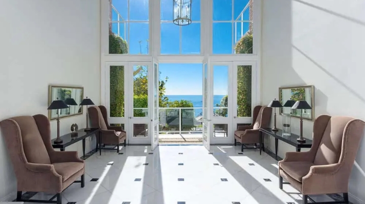 avalon-malibu-inside-area