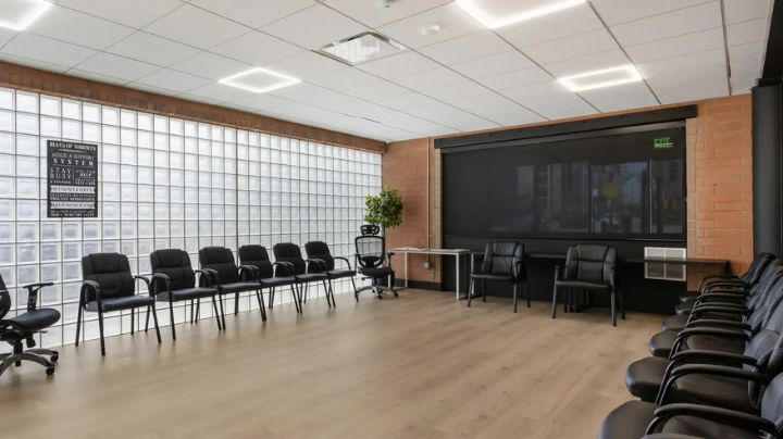 Luxe Recovery's group meeting room