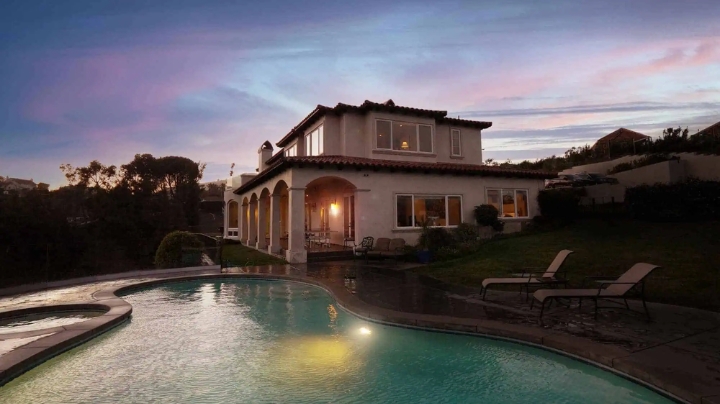 LifeSync Malibu Rehab exterior with pool