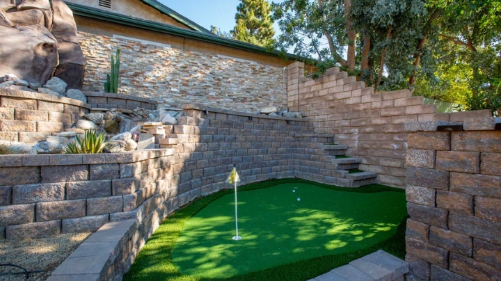 mini-golf-wish-recovery-luxury-rehab