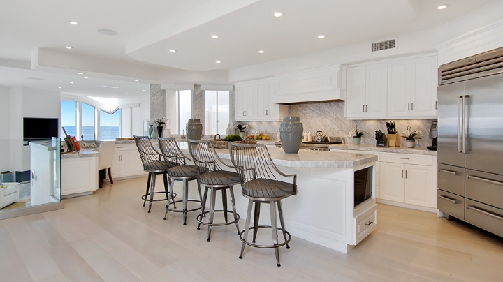 The Pointe Malibu Recovery Kitchen area