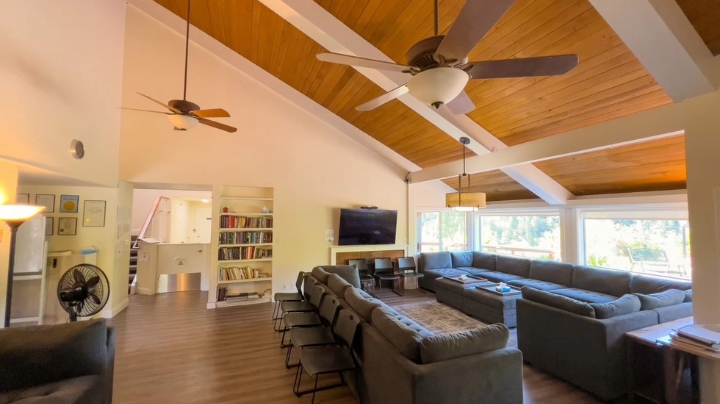 Serenity Knolls Treatment Center Seating Area
